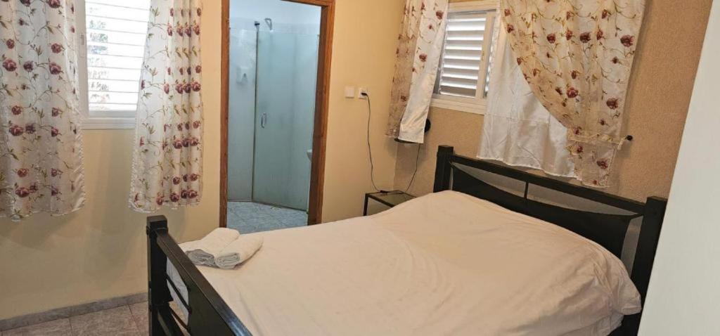 דביר סוויטות: ג'קוזי כפרי ליד הכנרת Villa Migdal Room photo