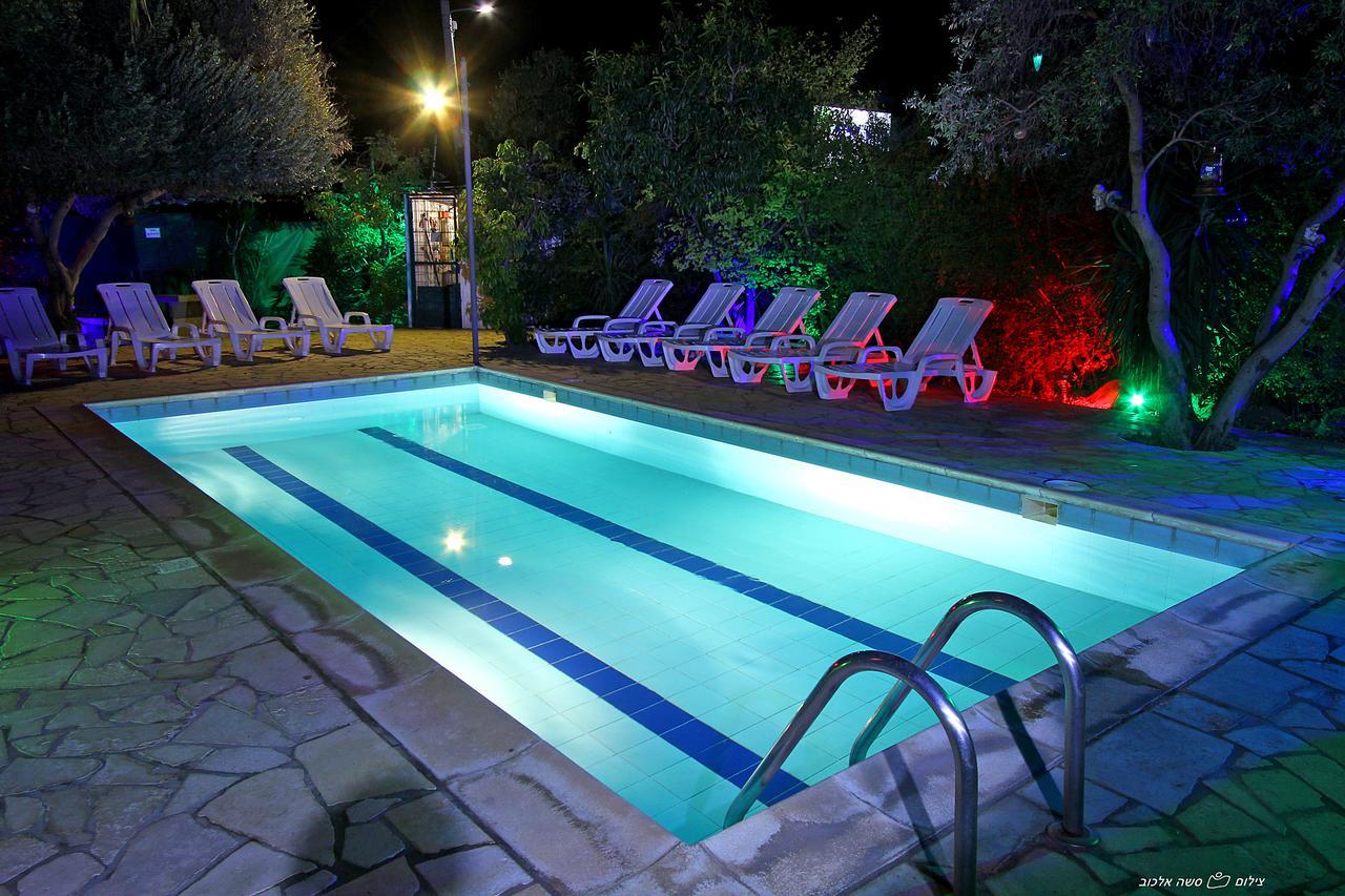 דביר סוויטות: ג'קוזי כפרי ליד הכנרת Villa Migdal Exterior photo